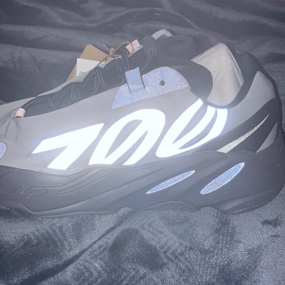 Yeezy YZY 700 MNVN Size 9
